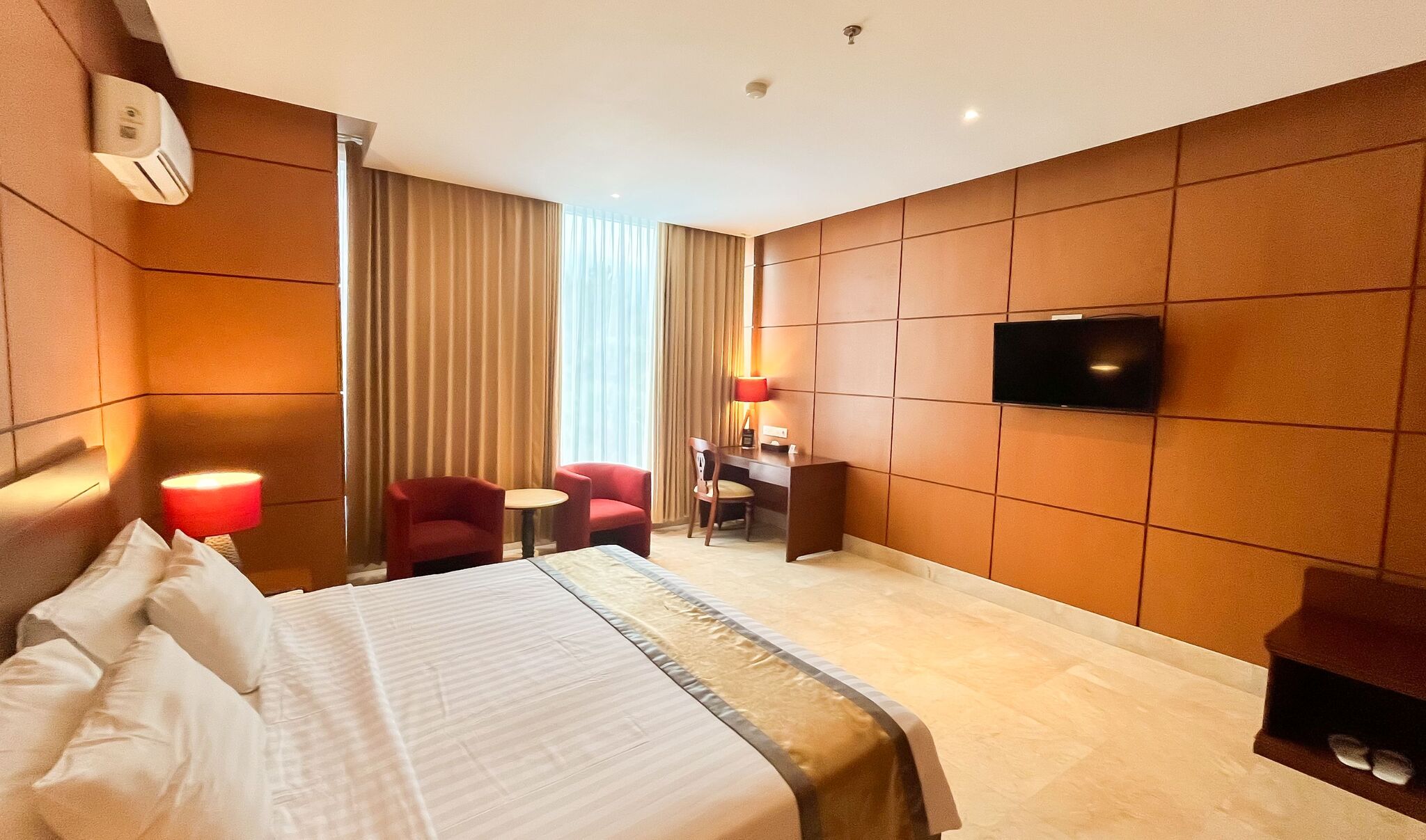 Rooms & Suites - Royal Senyiur Hotel